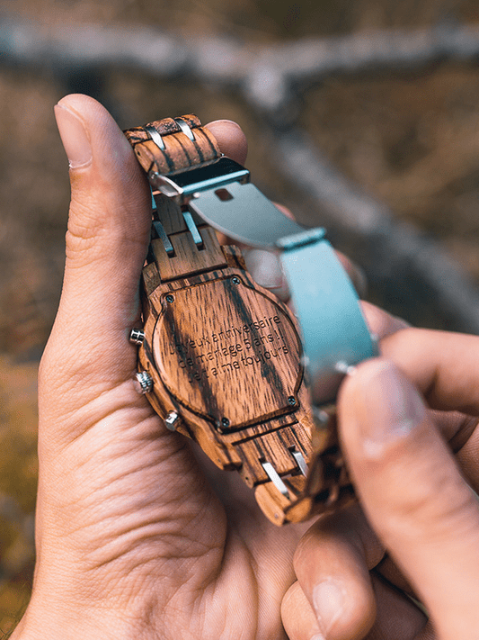 Montre en bois gravée hotsell